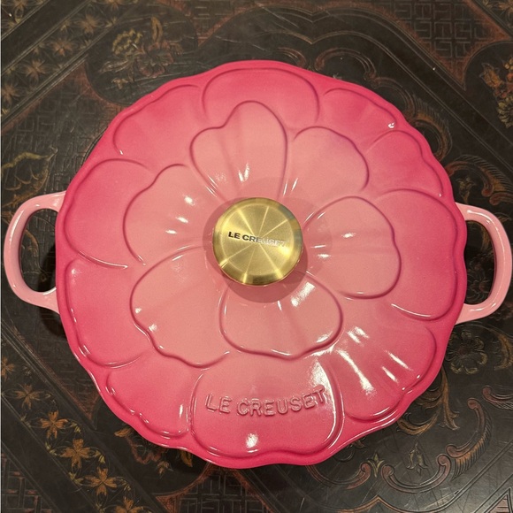 Le Creuset Other - RARE Le Creuset Berry Petal Braiser 2.25 qt NIB
